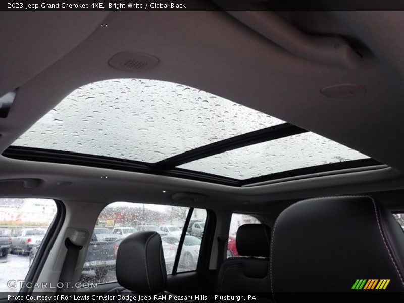 Bright White / Global Black 2023 Jeep Grand Cherokee 4XE