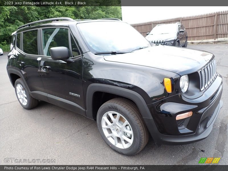 Front 3/4 View of 2023 Renegade Latitude 4x4