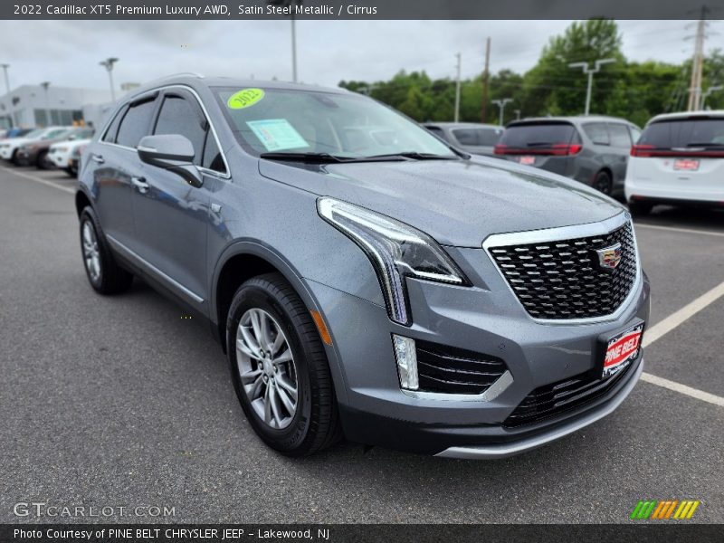 Front 3/4 View of 2022 XT5 Premium Luxury AWD