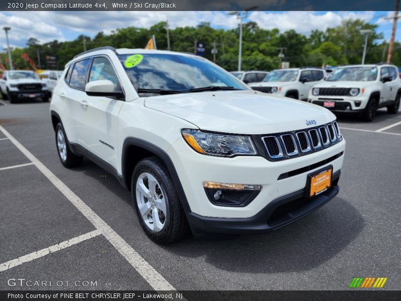 Front 3/4 View of 2020 Compass Latitude 4x4