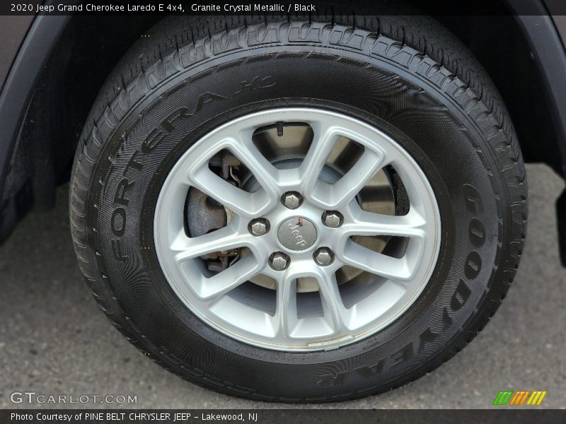 Granite Crystal Metallic / Black 2020 Jeep Grand Cherokee Laredo E 4x4