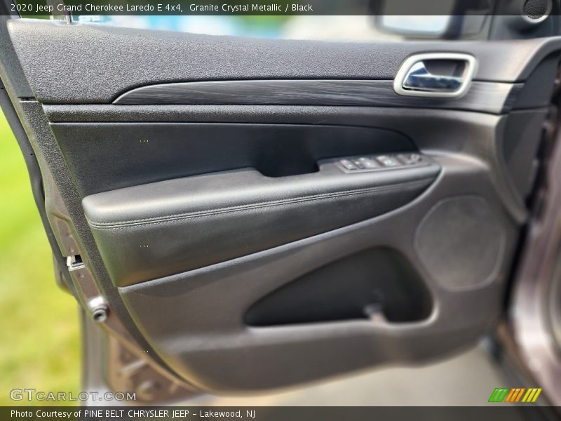 Granite Crystal Metallic / Black 2020 Jeep Grand Cherokee Laredo E 4x4
