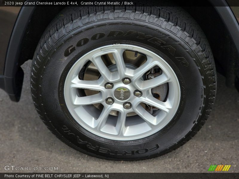 Granite Crystal Metallic / Black 2020 Jeep Grand Cherokee Laredo E 4x4