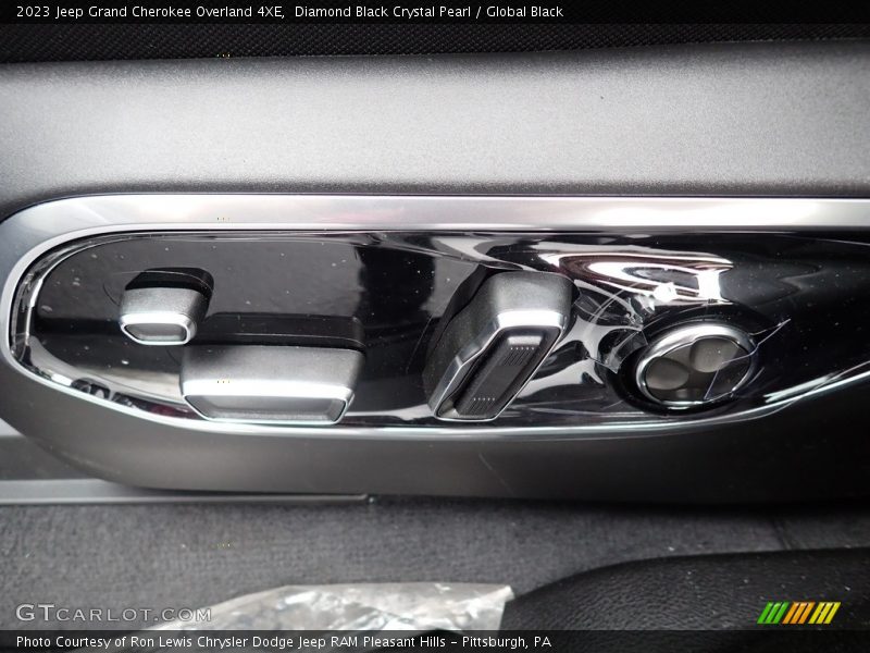 Diamond Black Crystal Pearl / Global Black 2023 Jeep Grand Cherokee Overland 4XE