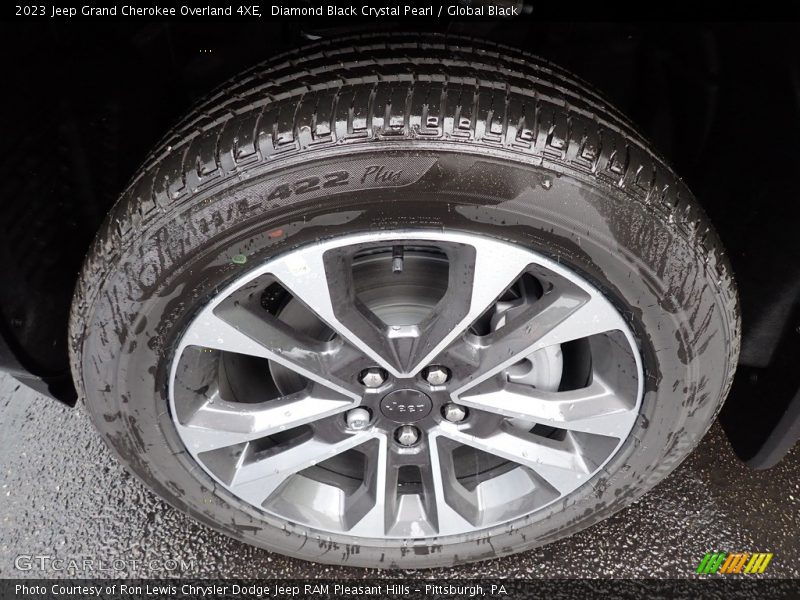 Diamond Black Crystal Pearl / Global Black 2023 Jeep Grand Cherokee Overland 4XE
