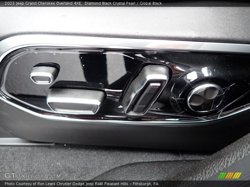 Front Seat of 2023 Grand Cherokee Overland 4XE