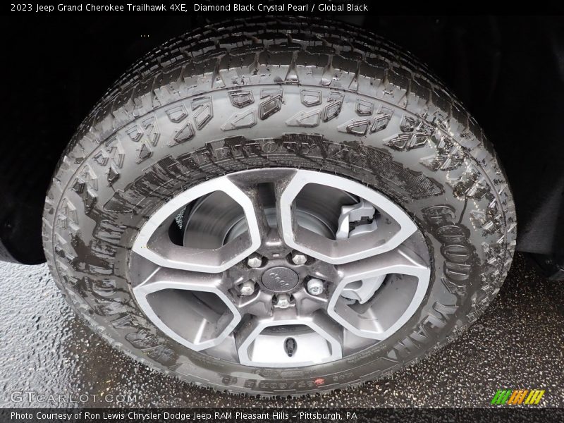 Diamond Black Crystal Pearl / Global Black 2023 Jeep Grand Cherokee Trailhawk 4XE
