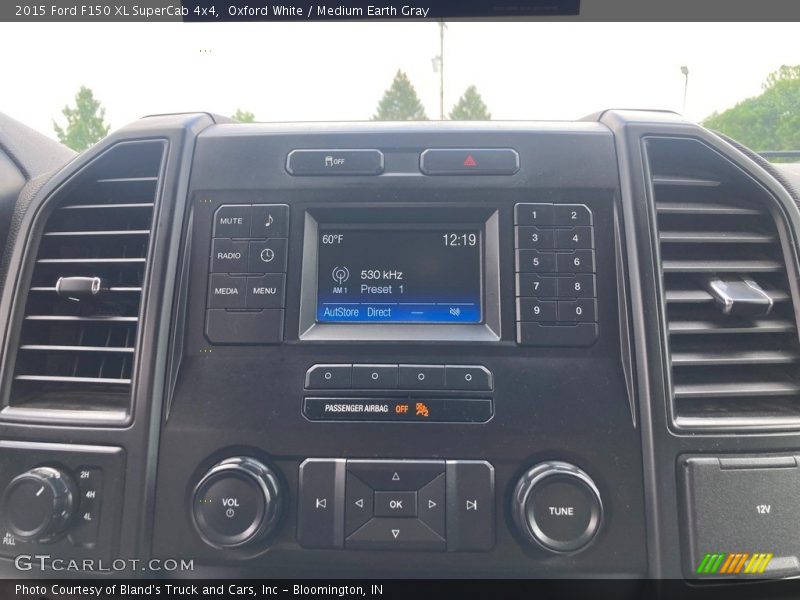 Oxford White / Medium Earth Gray 2015 Ford F150 XL SuperCab 4x4
