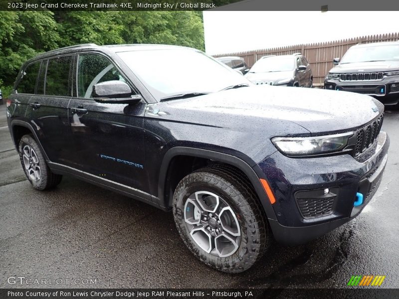 Front 3/4 View of 2023 Grand Cherokee Trailhawk 4XE