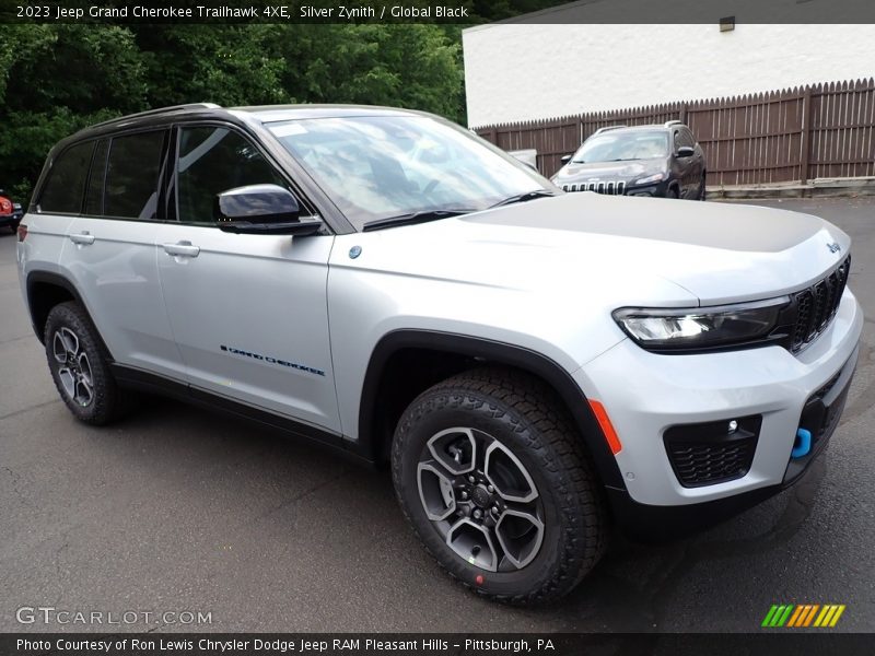 Front 3/4 View of 2023 Grand Cherokee Trailhawk 4XE