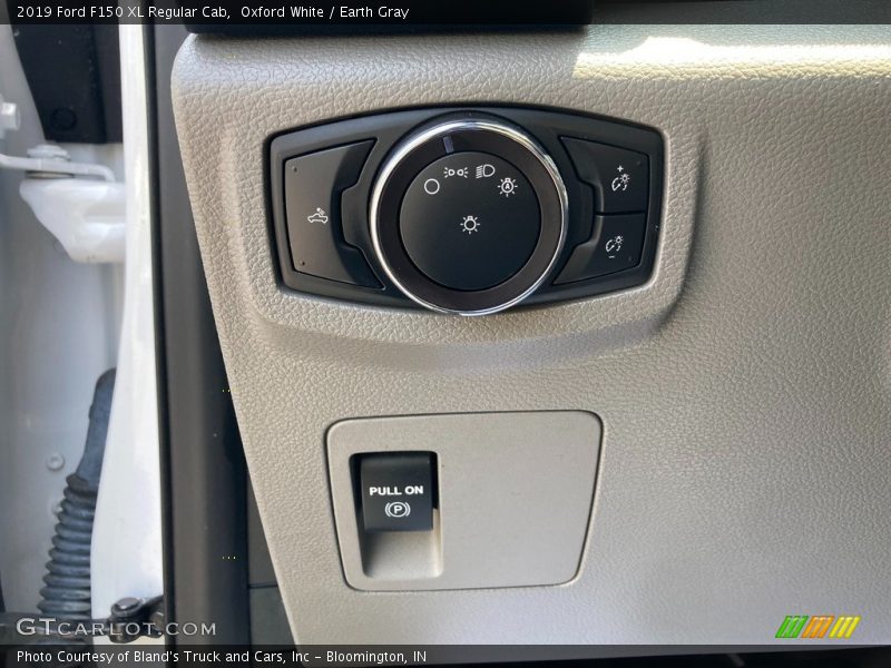 Oxford White / Earth Gray 2019 Ford F150 XL Regular Cab