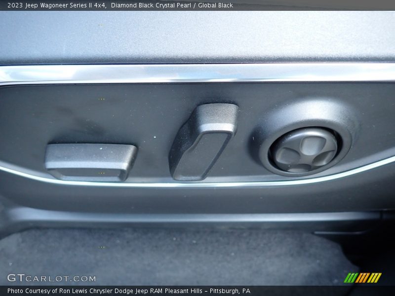 Diamond Black Crystal Pearl / Global Black 2023 Jeep Wagoneer Series II 4x4