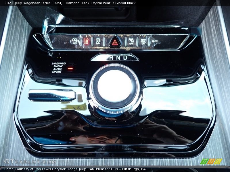 Diamond Black Crystal Pearl / Global Black 2023 Jeep Wagoneer Series II 4x4