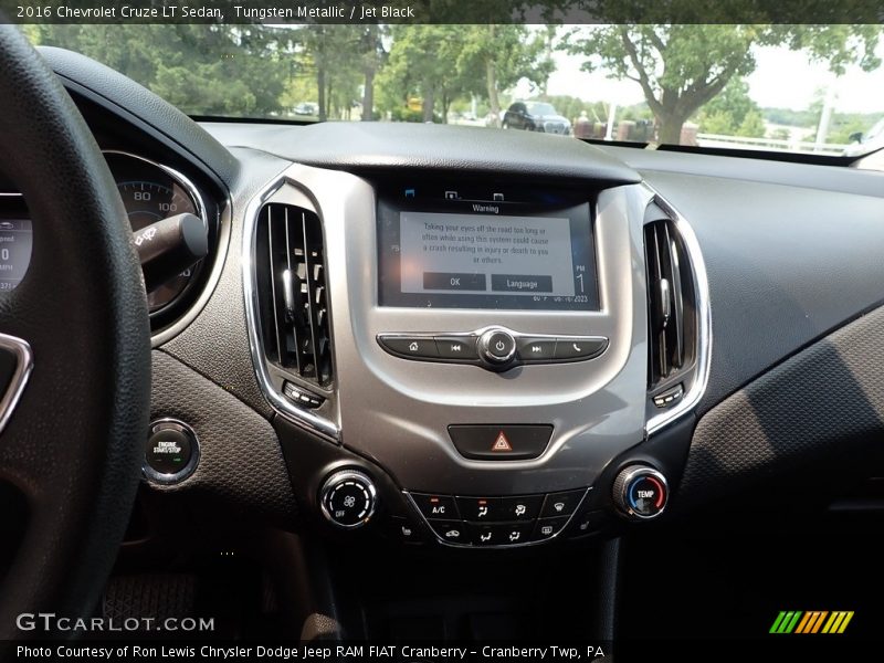 Controls of 2016 Cruze LT Sedan