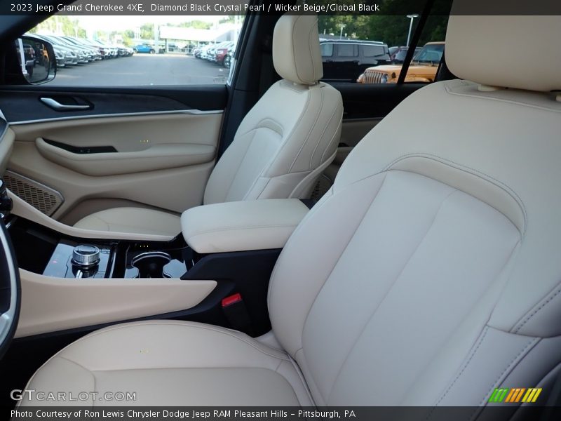 Front Seat of 2023 Grand Cherokee 4XE