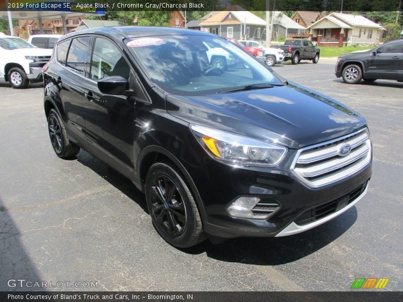 Front 3/4 View of 2019 Escape SE