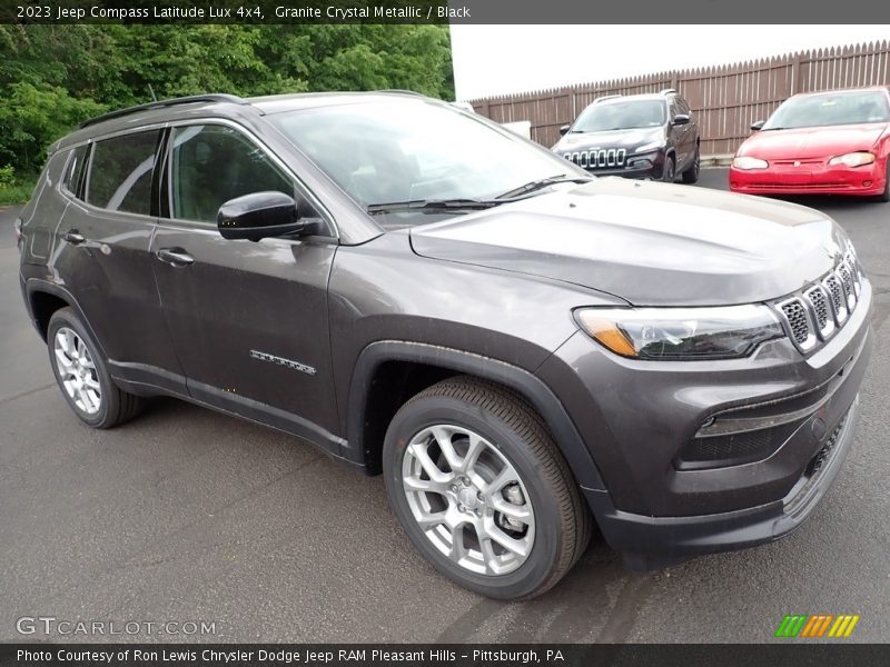 Front 3/4 View of 2023 Compass Latitude Lux 4x4