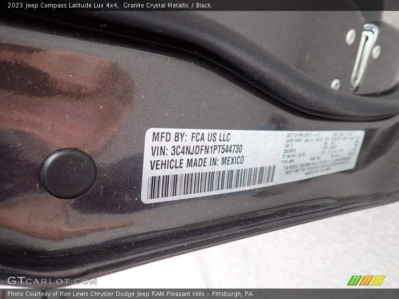 Granite Crystal Metallic / Black 2023 Jeep Compass Latitude Lux 4x4