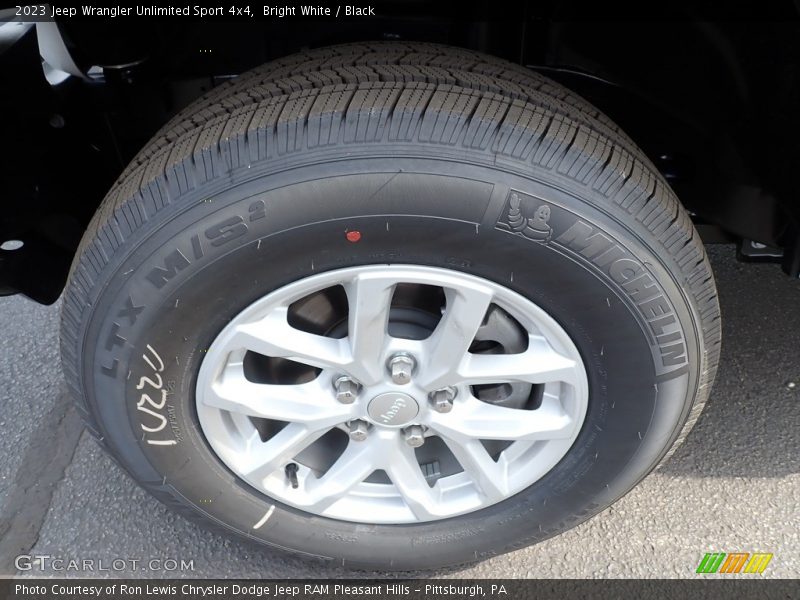 Bright White / Black 2023 Jeep Wrangler Unlimited Sport 4x4