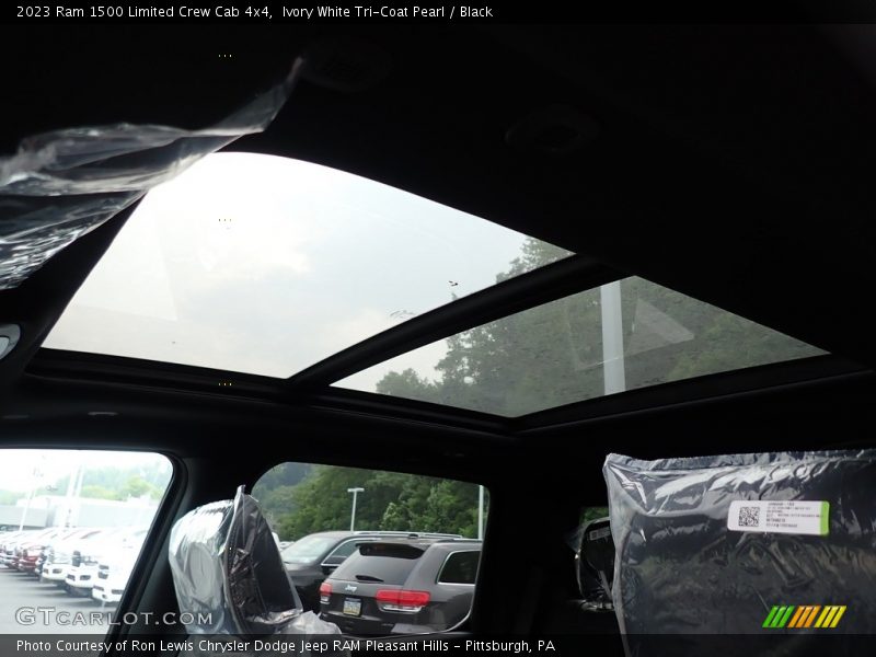 Sunroof of 2023 1500 Limited Crew Cab 4x4