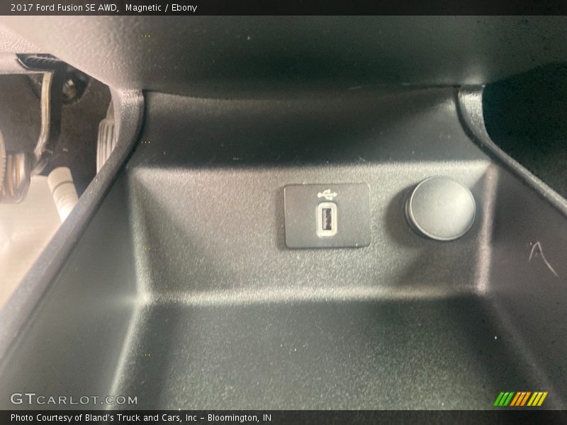 Magnetic / Ebony 2017 Ford Fusion SE AWD
