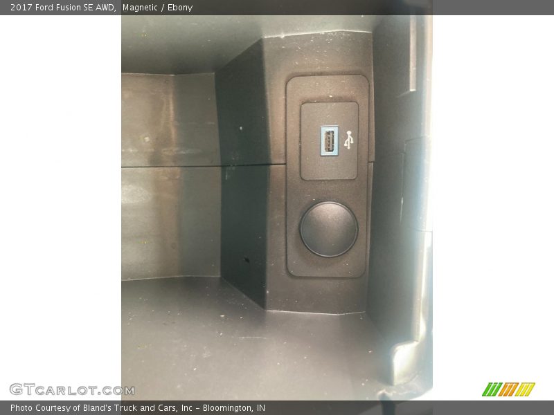 Magnetic / Ebony 2017 Ford Fusion SE AWD