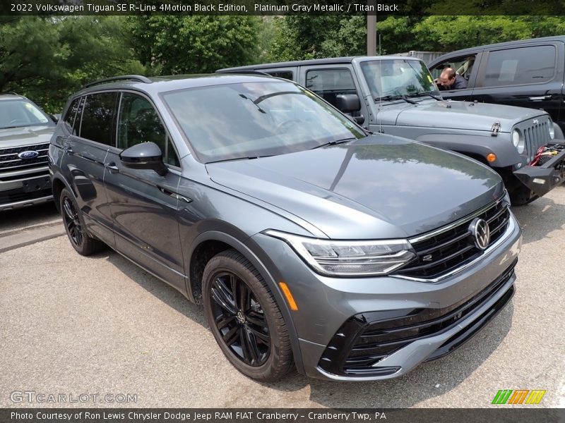 Front 3/4 View of 2022 Tiguan SE R-Line 4Motion Black Edition