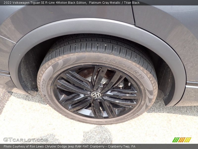 Platinum Gray Metallic / Titan Black 2022 Volkswagen Tiguan SE R-Line 4Motion Black Edition