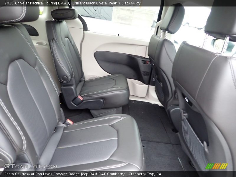 Brilliant Black Crystal Pearl / Black/Alloy 2023 Chrysler Pacifica Touring L AWD
