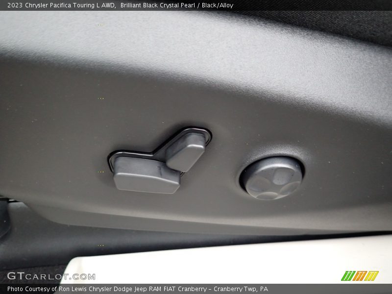 Brilliant Black Crystal Pearl / Black/Alloy 2023 Chrysler Pacifica Touring L AWD
