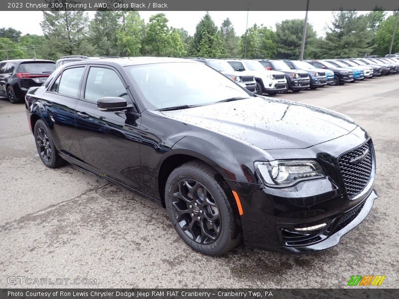 Front 3/4 View of 2023 300 Touring L AWD