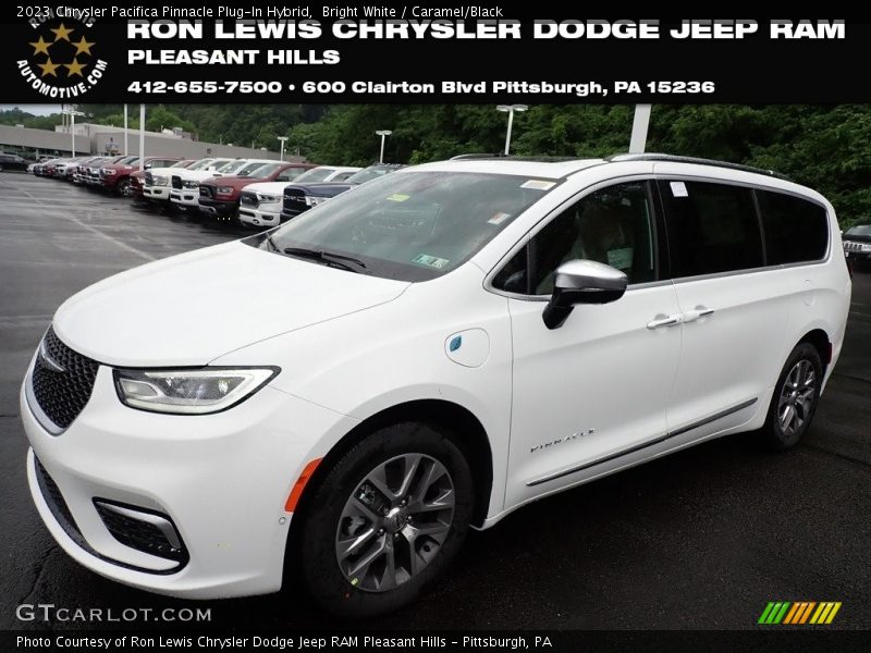 Bright White / Caramel/Black 2023 Chrysler Pacifica Pinnacle Plug-In Hybrid