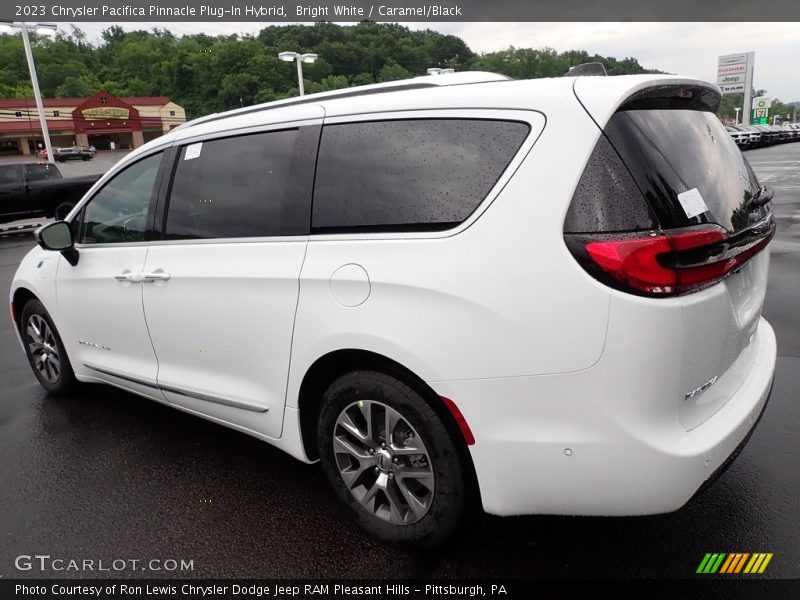 Bright White / Caramel/Black 2023 Chrysler Pacifica Pinnacle Plug-In Hybrid