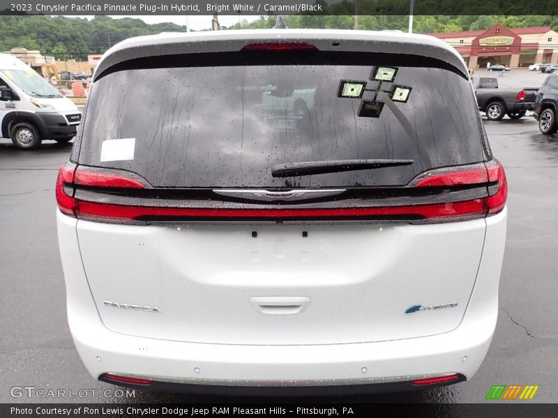 Bright White / Caramel/Black 2023 Chrysler Pacifica Pinnacle Plug-In Hybrid