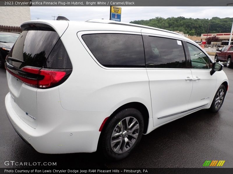 Bright White / Caramel/Black 2023 Chrysler Pacifica Pinnacle Plug-In Hybrid