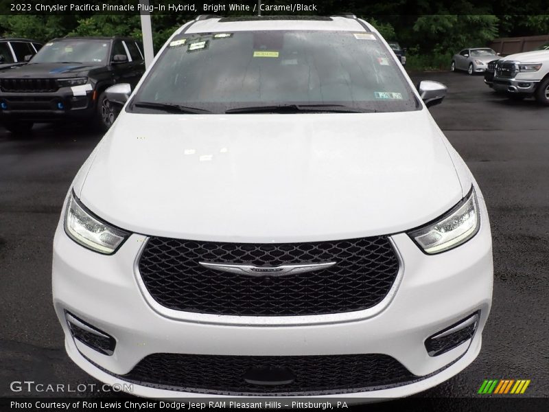 Bright White / Caramel/Black 2023 Chrysler Pacifica Pinnacle Plug-In Hybrid