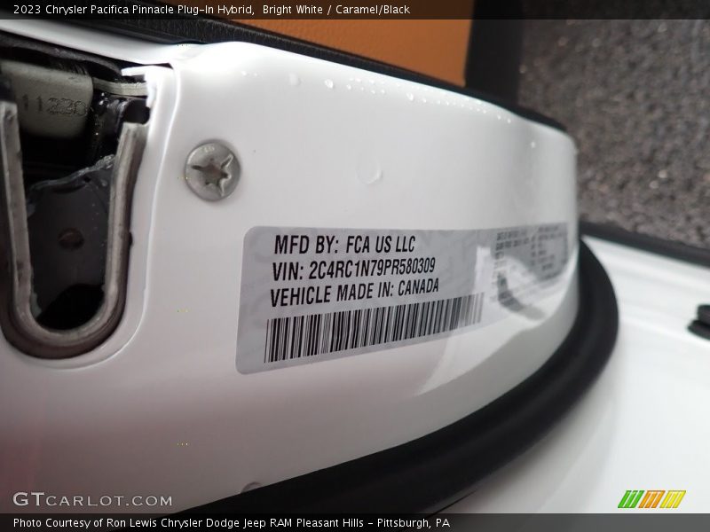 Bright White / Caramel/Black 2023 Chrysler Pacifica Pinnacle Plug-In Hybrid