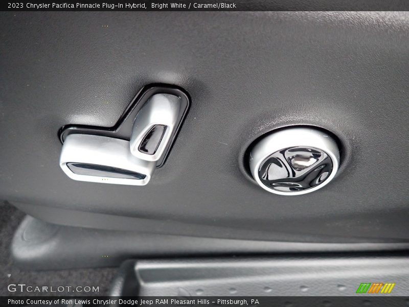 Bright White / Caramel/Black 2023 Chrysler Pacifica Pinnacle Plug-In Hybrid