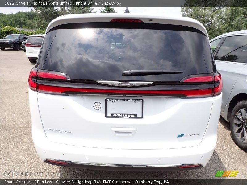 Bright White / Black/Alloy 2023 Chrysler Pacifica Hybrid Limited