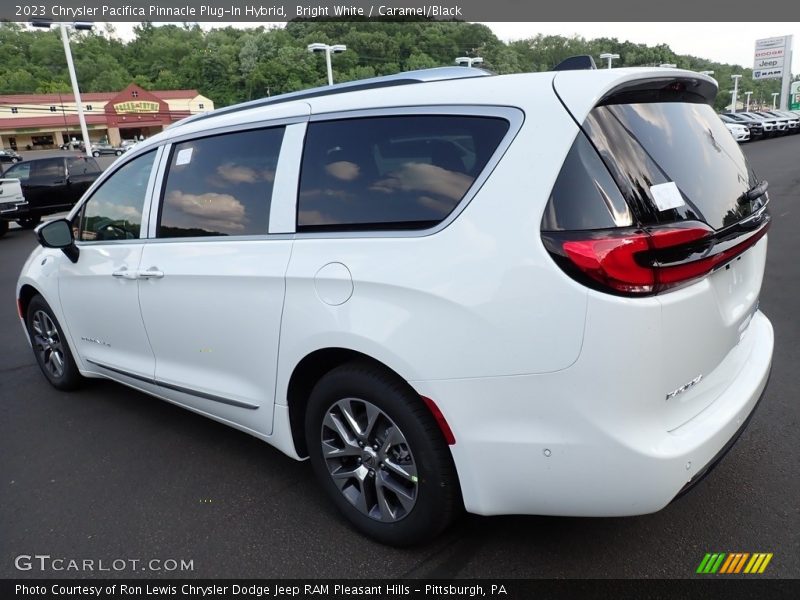 Bright White / Caramel/Black 2023 Chrysler Pacifica Pinnacle Plug-In Hybrid