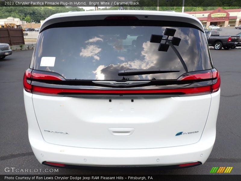 Bright White / Caramel/Black 2023 Chrysler Pacifica Pinnacle Plug-In Hybrid