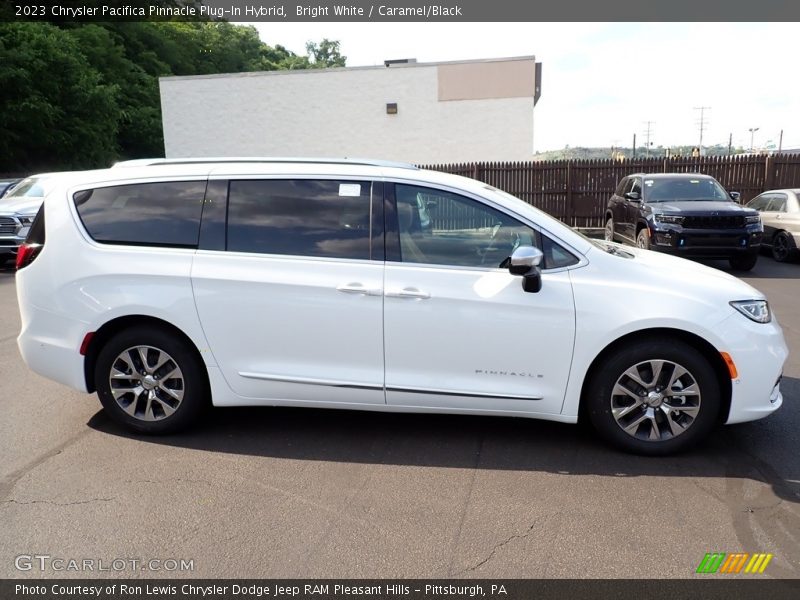 Bright White / Caramel/Black 2023 Chrysler Pacifica Pinnacle Plug-In Hybrid