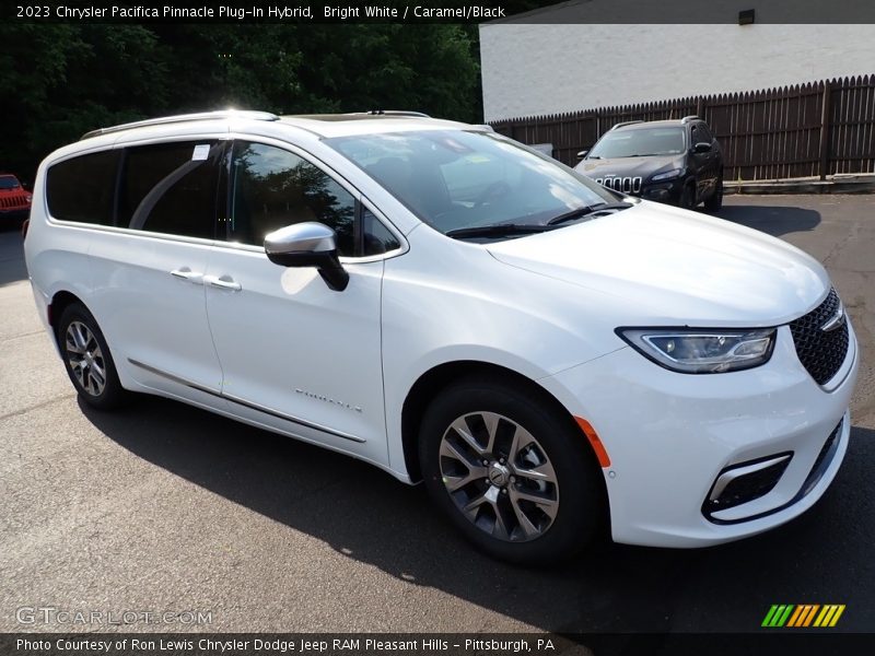 Bright White / Caramel/Black 2023 Chrysler Pacifica Pinnacle Plug-In Hybrid