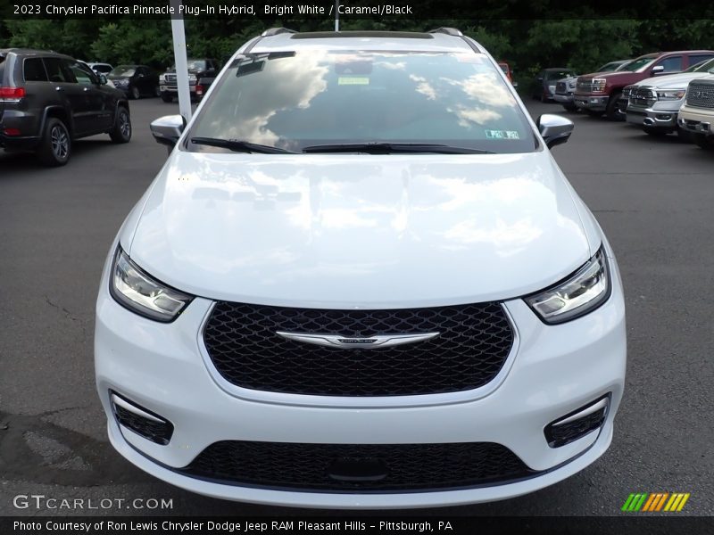 Bright White / Caramel/Black 2023 Chrysler Pacifica Pinnacle Plug-In Hybrid