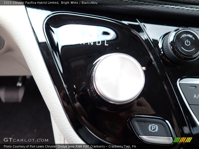 Bright White / Black/Alloy 2023 Chrysler Pacifica Hybrid Limited