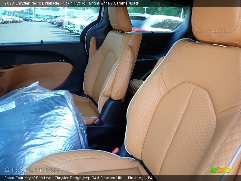Bright White / Caramel/Black 2023 Chrysler Pacifica Pinnacle Plug-In Hybrid