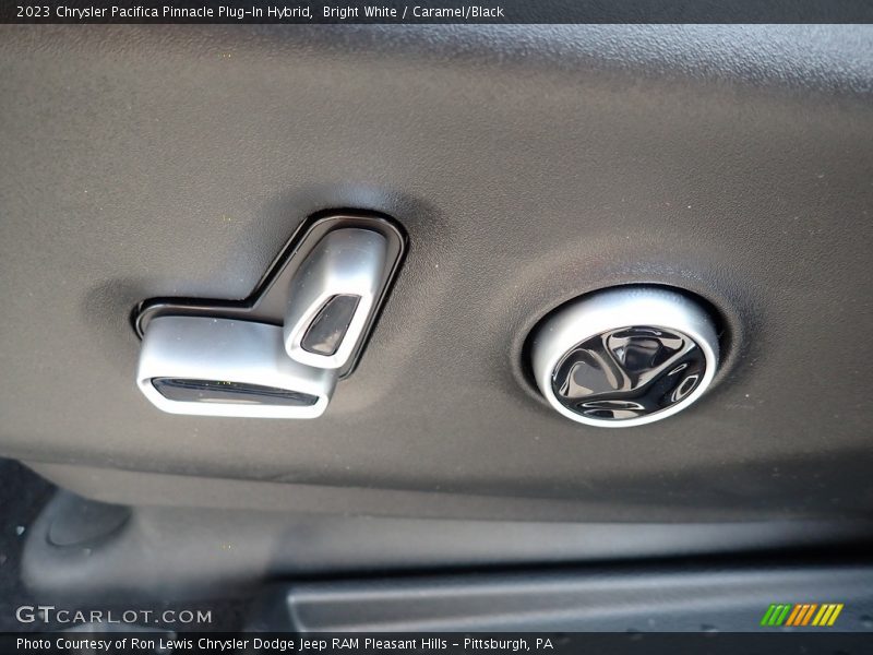 Bright White / Caramel/Black 2023 Chrysler Pacifica Pinnacle Plug-In Hybrid