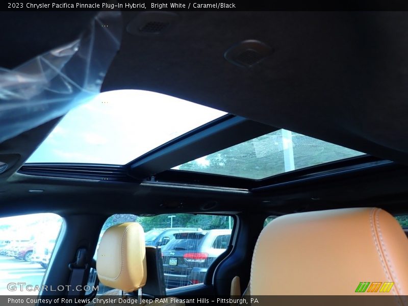 Bright White / Caramel/Black 2023 Chrysler Pacifica Pinnacle Plug-In Hybrid