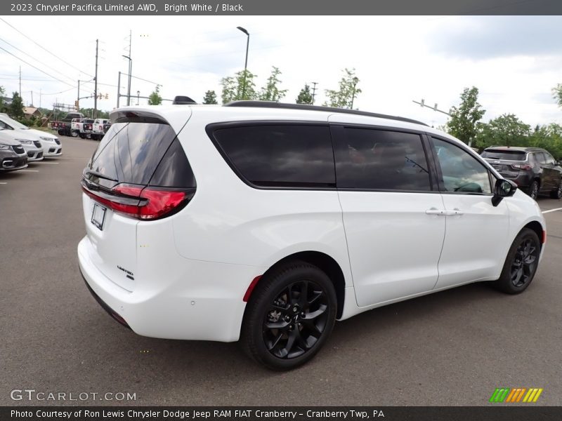 Bright White / Black 2023 Chrysler Pacifica Limited AWD