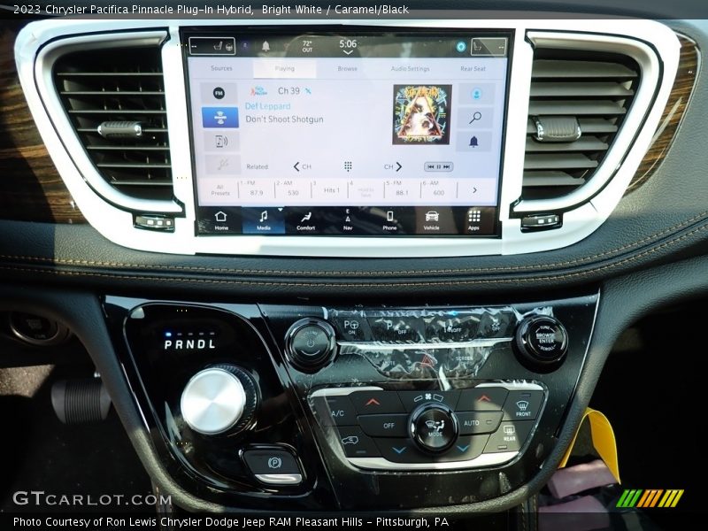 Bright White / Caramel/Black 2023 Chrysler Pacifica Pinnacle Plug-In Hybrid